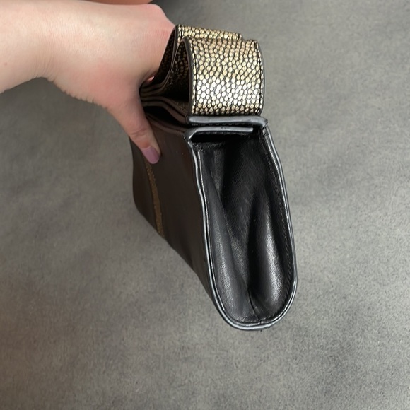 ZAC Posen bow spotted design magnetic clutch - Picture 8 of 11